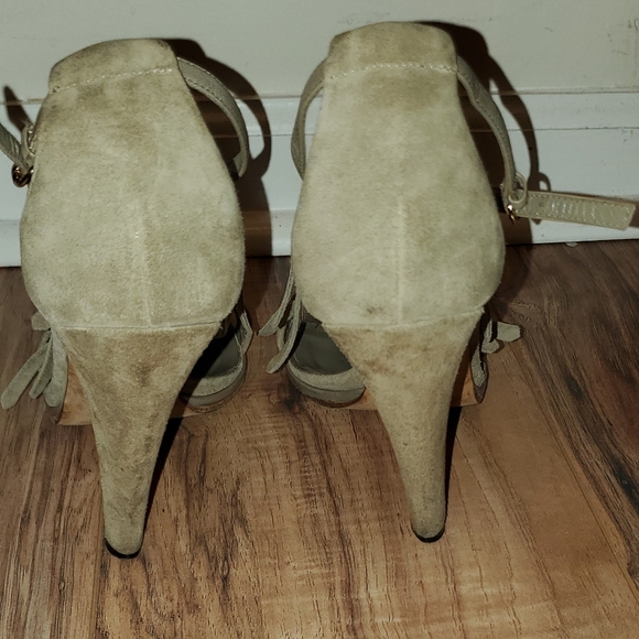 Gucci Suede Fringe Trim Accent T-Strap Sandals - Picture 10 of 16